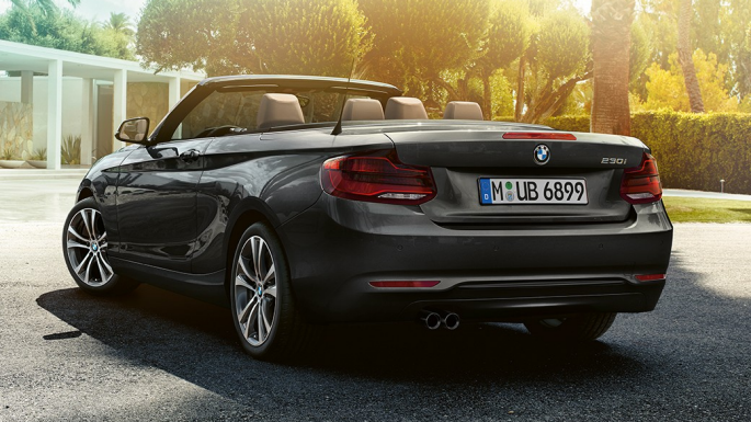 BMW Série 2 Cabriolet, vue de trois quarts de la poupe BMW Série 2 Cabriolet, vue de trois quarts de la poupe