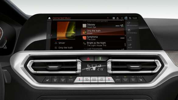 BMW Série 3 Berline, Connected Music. G20 Gros plan frontal de l’affichage du poste de conduite de la BMW Série 3 Berline avec Connected Music. G20