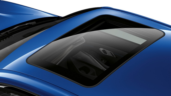 BMW Série 3 Berline, toit translucide. Vue plongeante en diagonale de la BMW Série 3 Berline montrant son toit translucide fermé.