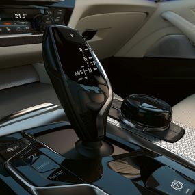 Éléments de commande de la BMW Série 5 Berline G30 Éléments de commande en Schwarz hochglänzend de la BMW Série 5 Berline G30 restylage 2020, intérieur