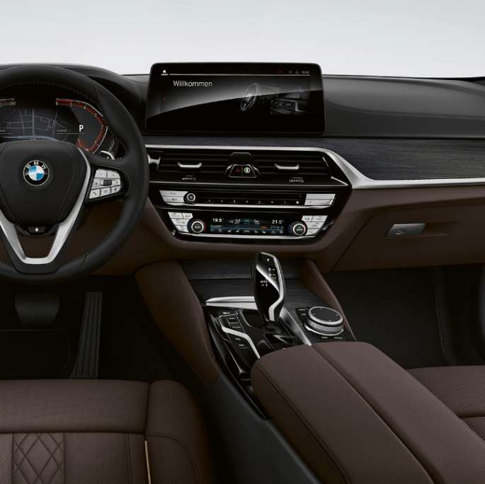 BMW Série 5 Berline G30 Luxury Line, habitacle BMW Série 5 Berline 520d xDrive G30 2020 Luxury Line, sellerie en cuir Nappa exclusif avec surpiqûre exclusive et passepoil contrasté, habitacle
