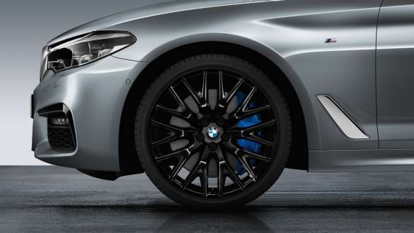 Jantes 20" en alliage léger, à rayons croisés 636 en Liquid Black de la BMW Série 5 Berline G30 Jantes 20" en alliage léger, à rayons croisés 636 en Liquid Black de la BMW Série 5 Berline G30