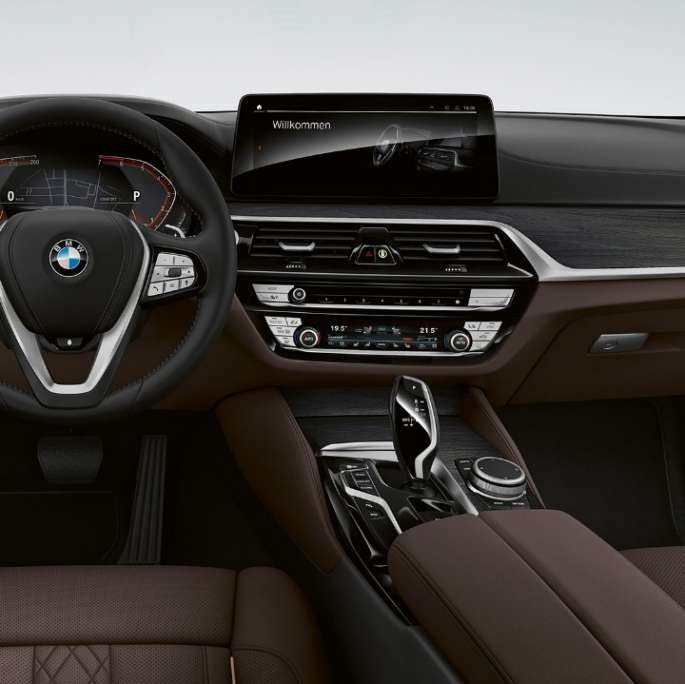 BMW Série 5 Touring G31 Luxury Line, habitacle BMW Série 5 Touring 530i G31 2020 Luxury Line, sellerie en cuir Nappa exclusif avec surpiqûre exclusive et passepoil contrasté, habitacle