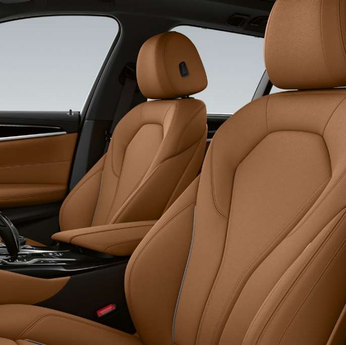 Sellerie de la BMW Série 5 Touring G31 Kit M Sport Sellerie en cuir Dakota Cognac avec surpiqûre exclusive et passepoil contrasté de la BMW Série 5 Touring 530e G31 2020 Kit M Sport, intérieur