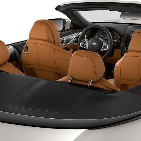 BMW M850i xDrive, intérieur avec capote en tissu ouverte G14. BMW M850i xDrive, intérieur avec capote en tissu ouverte G14.