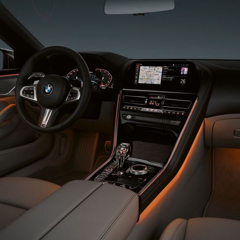 BMW M850i xDrive, intérieur, éclairage d’ambiance G14. BMW M850i xDrive, intérieur, éclairage d’ambiance G14.