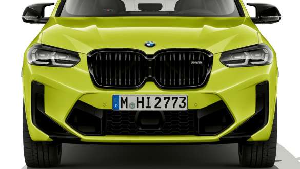 Design avant de la BMW X4 M Competition F98 LCI restylage 2021 BMW X4 M Competition F98 LCI Facelift 2021 Sao Paulo Gelb design avant vue avant