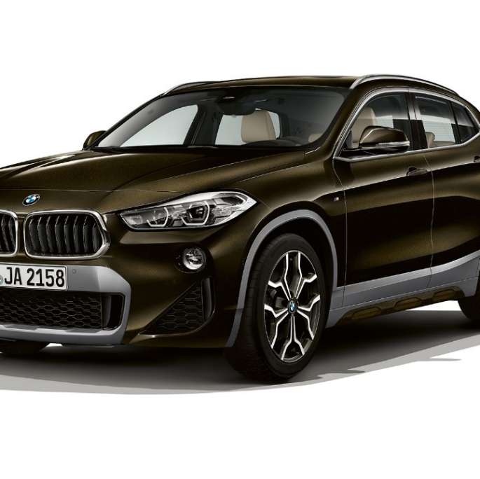 BMW X2 sDrive20i Modèle M Sport X vue de trois quarts avant F39 BMW X2 sDrive20i Modèle M Sport X 2018 F39 en Sparkling Storm Brillanteffekt vue de trois quarts avant