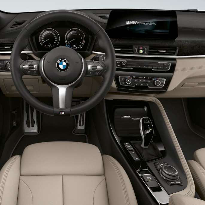 Poste de conduite de la BMW X2 sDrive20i Modèle M Sport X F39 BMW X2 sDrive20i Modèle M Sport X 2018 F39 intérieur, poste de conduite