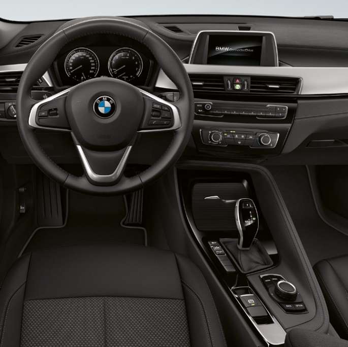 Poste de conduite de la BMW X2 sDrive20i Modèle Advantage F39 BMW X2 sDrive20i Modèle Advantage 2018 F39 intérieur, poste de conduite