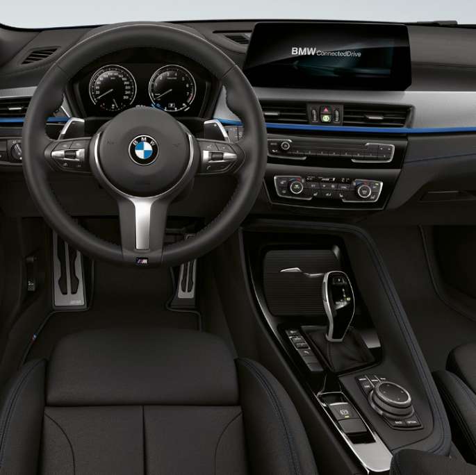Poste de conduite de la BMW X2 sDrive20i Modèle M Sport F39 BMW X2 sDrive20i, Modèle M Sport 2018 F39, intérieur, poste de conduite