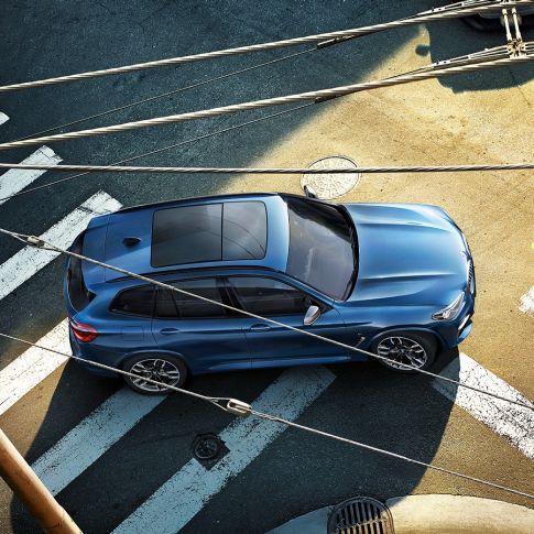 BMW X3 M40i, vue en plongée du toit et du capot G01 BMW X3 M40i, vue en plongée du toit et du capot G01