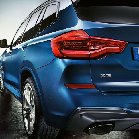 BMW X3 M40i, vue de trois quarts de l’arrière avec feux LED G01 BMW X3 M40i, vue de trois quarts de l’arrière avec feux LED G01