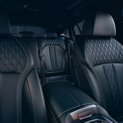 Garnissages de la BMW X6 SUV G06. Habitacle de la BMW X6 SUV avec vue sur les garnissages G06.