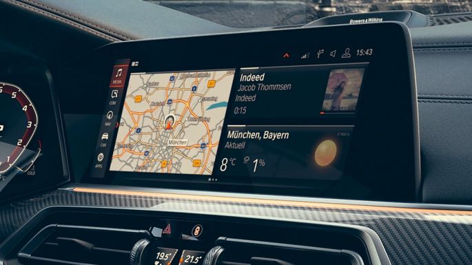 Poste de conduite avec vue sur les écrans de 12,3" G06. Poste de conduite de la BMW X6 avec vue sur les écrans de 12,3" G06.