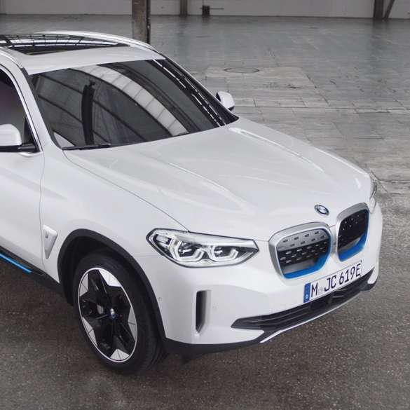 BMW iX3 SUV G08 2020 en Mineralweiß metallic BMW iX3 SUV G08 2020 en Mineralweiß metallic