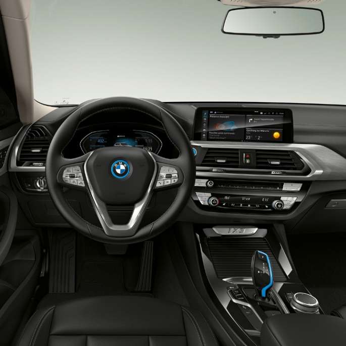 BMW iX3 G08, modèle « Inspiring », poste de conduite BMW iX3 G08 2020, modèle « Inspiring », poste de conduite et habitacle
