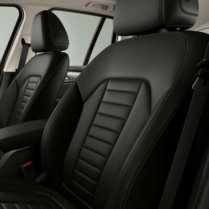 BMW iX3 G08, modèle « Inspiring », sièges sport en cuir Vernasca Mokka Sièges sport pour le conducteur et le passager avant en cuir Vernasca Mokka pour le modèle BMW iX3 G08 2020 « Inspiring », habitacle