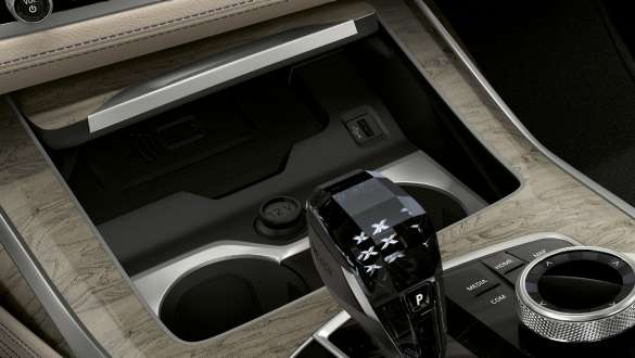 Porte-Boissons tempérés G07 Gros plan de la console centrale avec centrage sur les porte-boissons tempérés G07