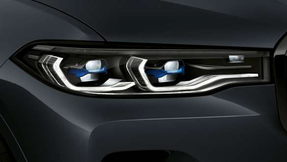 BMW Laserlight G07 Gros plan de l’avant de la BMW X7 SUV centré sur les phares BMW Laserlight G07
