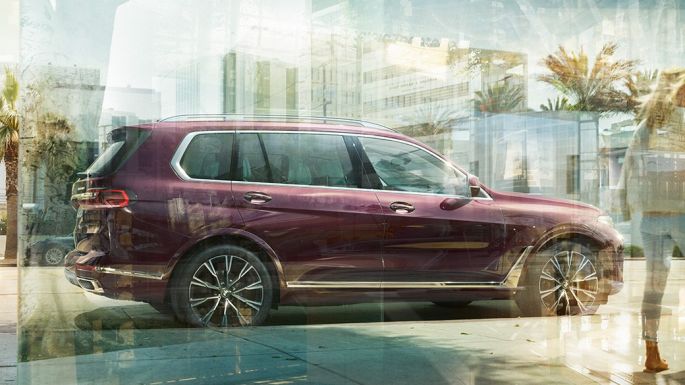 BMW Individual X7 xDrive40i, vue de profil G07 Vue latérale d’une BMW X7 en teinte métallisée Ametrin BMW Individual G07