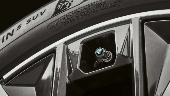Capuchons de valve BMW avec logo BMW Vue en gros plan capuchons de valve de pneu BMW avec logo BMW
