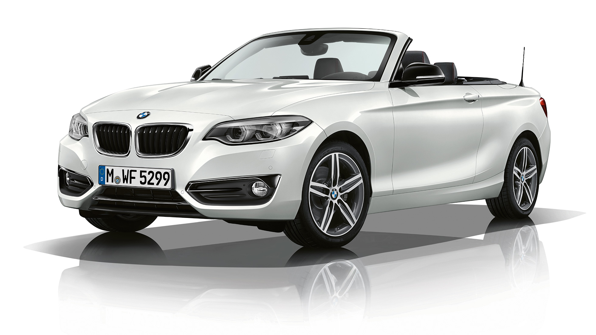 BMW Série 2 Cabriolet, Modèle Sport, vue de trois quarts face BMW Série 2 Cabriolet, Modèle Sport, vue de trois quarts face