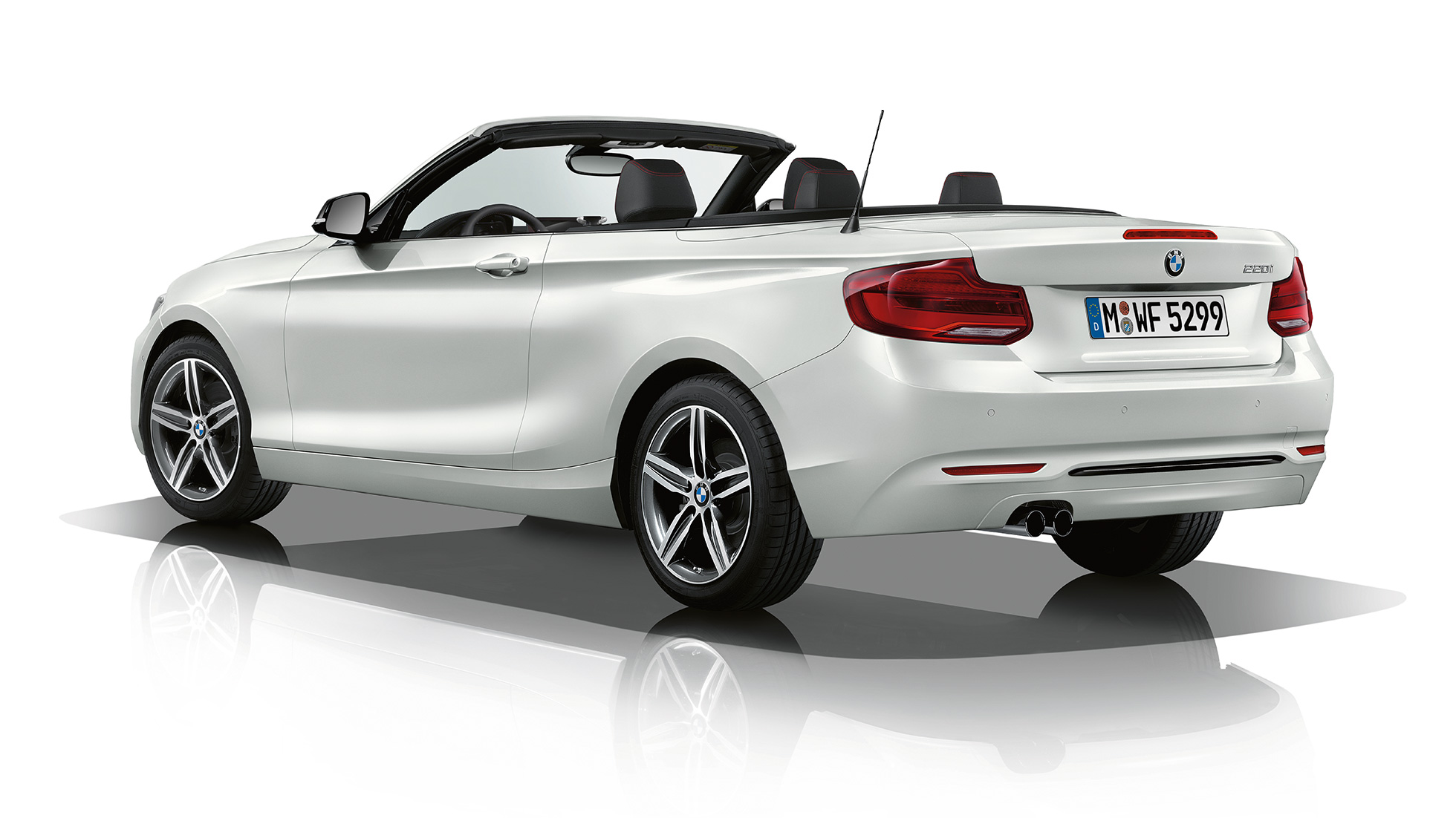 BMW Série 2 Cabriolet, Modèle Sport, vue de trois quarts de la poupe BMW Série 2 Cabriolet, Modèle Sport, vue de trois quarts de la poupe