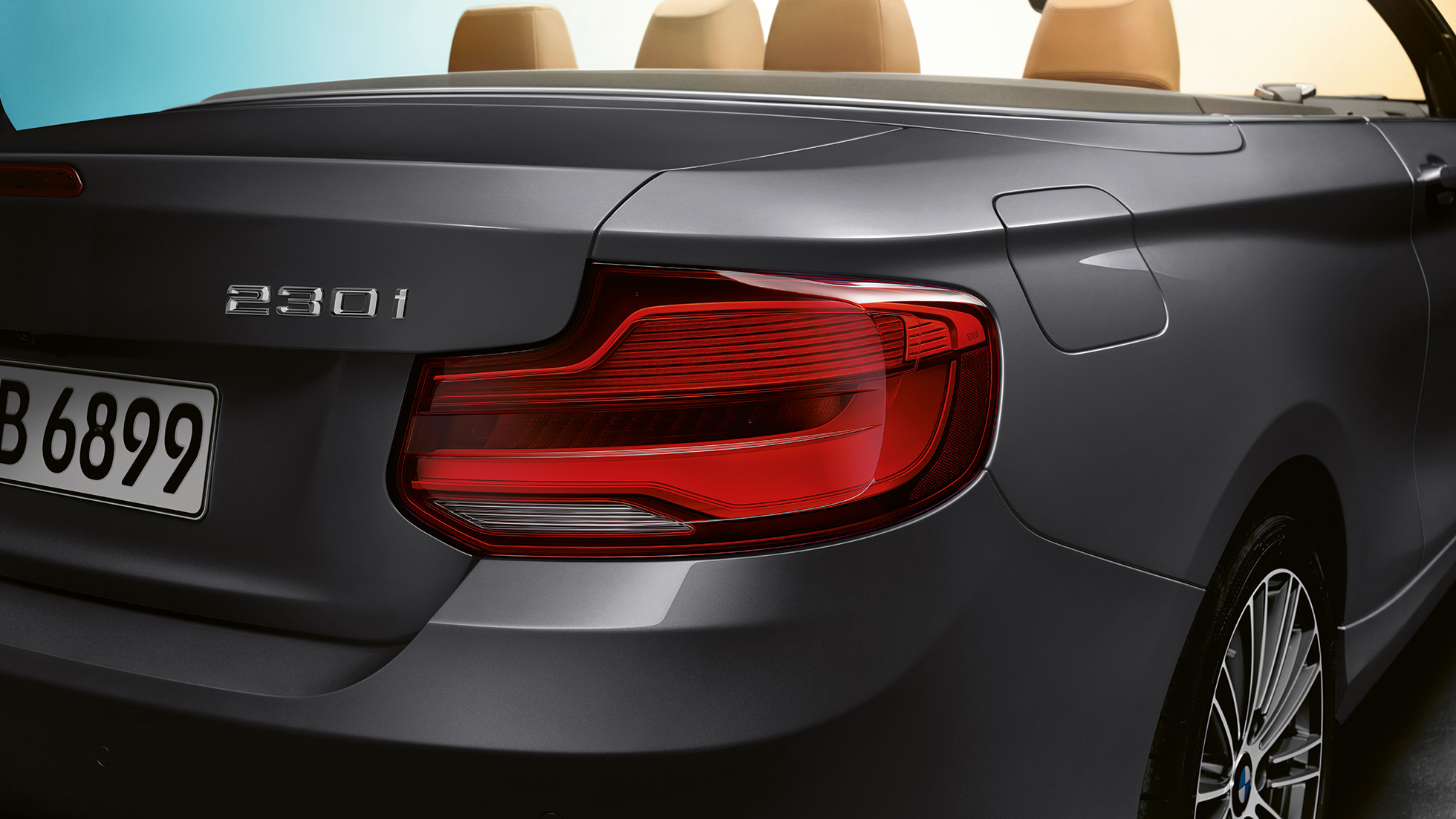 BMW Série 2 Cabriolet, insigne du modèle à l’arrière BMW Série 2 Cabriolet, insigne du modèle à l’arrière