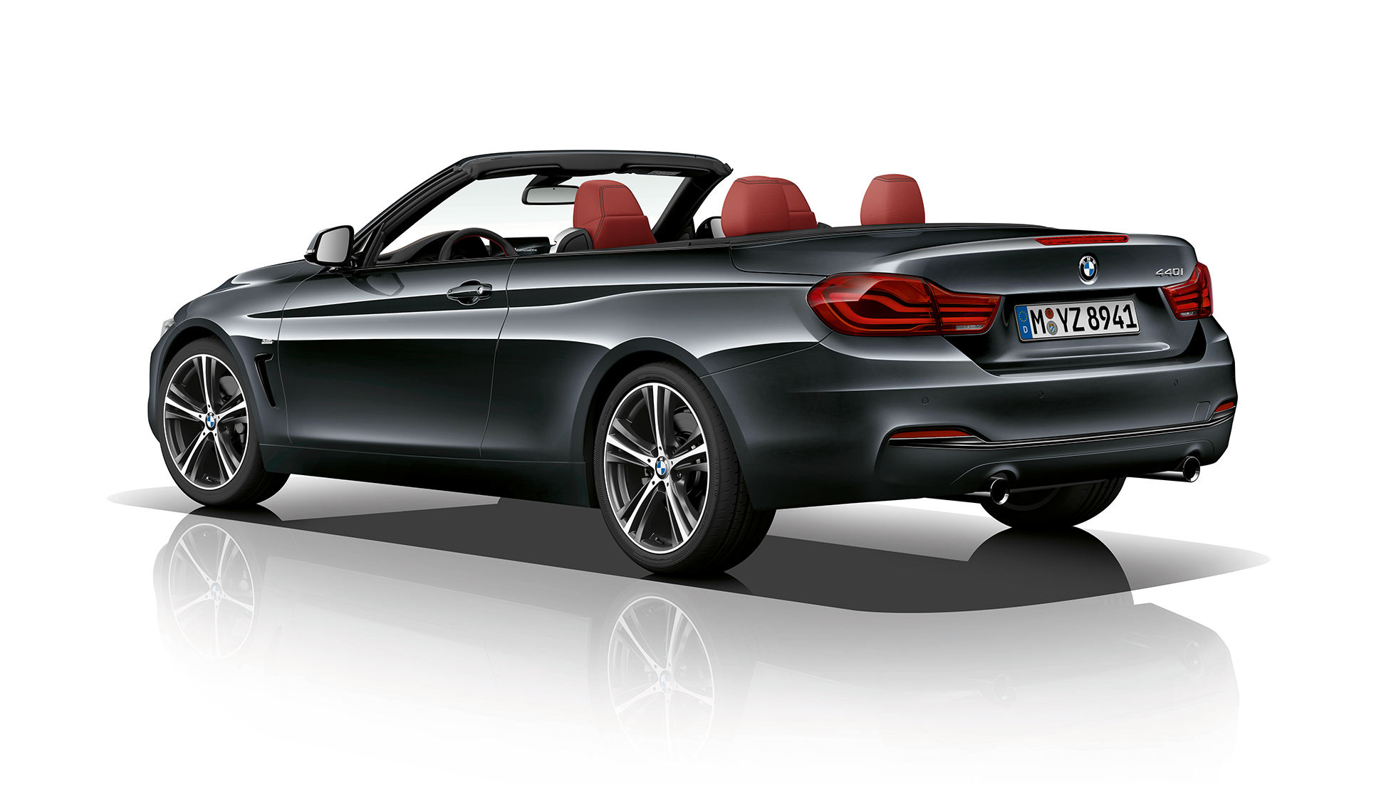 BMW Série 4 Cabriolet, Modèle Sport, vue de trois quarts de la poupe BMW Série 4 Cabriolet, Modèle Sport, vue de trois quarts de la poupe
