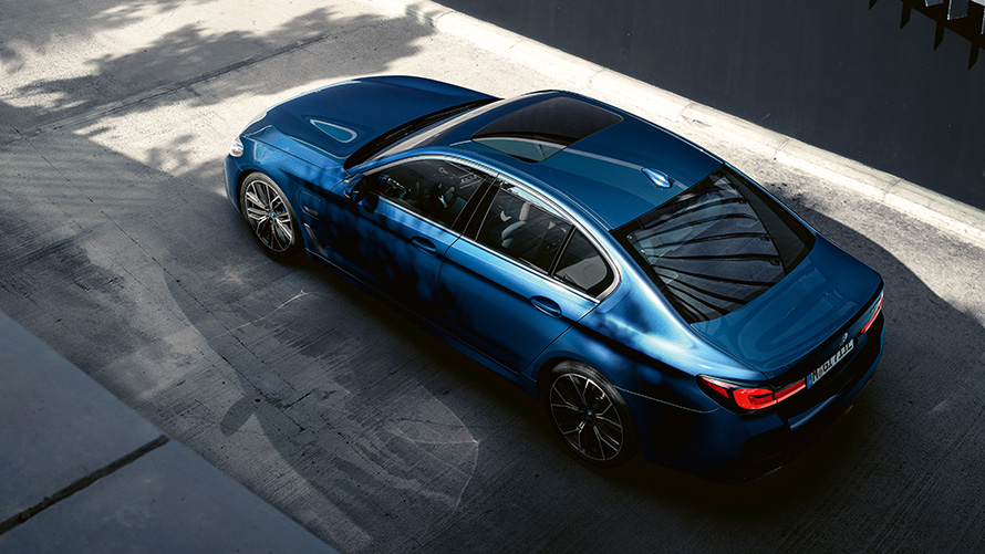 BMW Série 5 Berline vue dynamique de face BMW Série 5 Berline vue dynamique de face