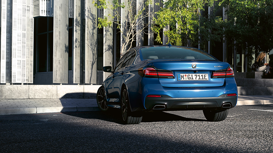 BMW Série 5 Berline Hybride Rechargeable branchée BMW Série 5 Berline Hybride Rechargeable branchée