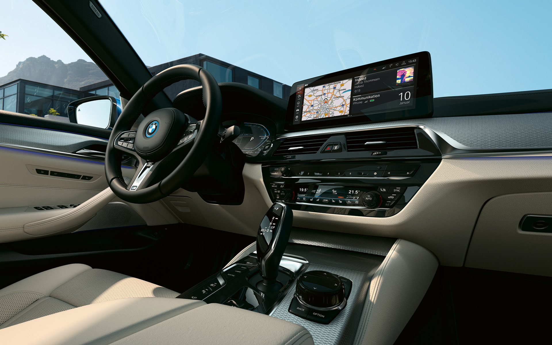 Écran d’information et volant sport en cuir de la BMW Série 5 Berline G30 restylage 2020, intérieur