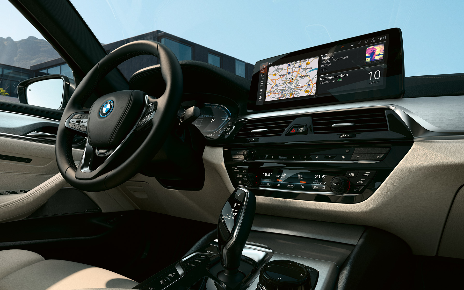 Poste de conduite BMW Série 5 Touring G31 restylage 2020 Intérieur cuir Dakota Elfenbeinweiß avec surpiqûre exclusive/passepoil contrasté | Schwarz, inserts de décoration en Aluminium Feinschliff avec incrustation en Perlglanz Chrom