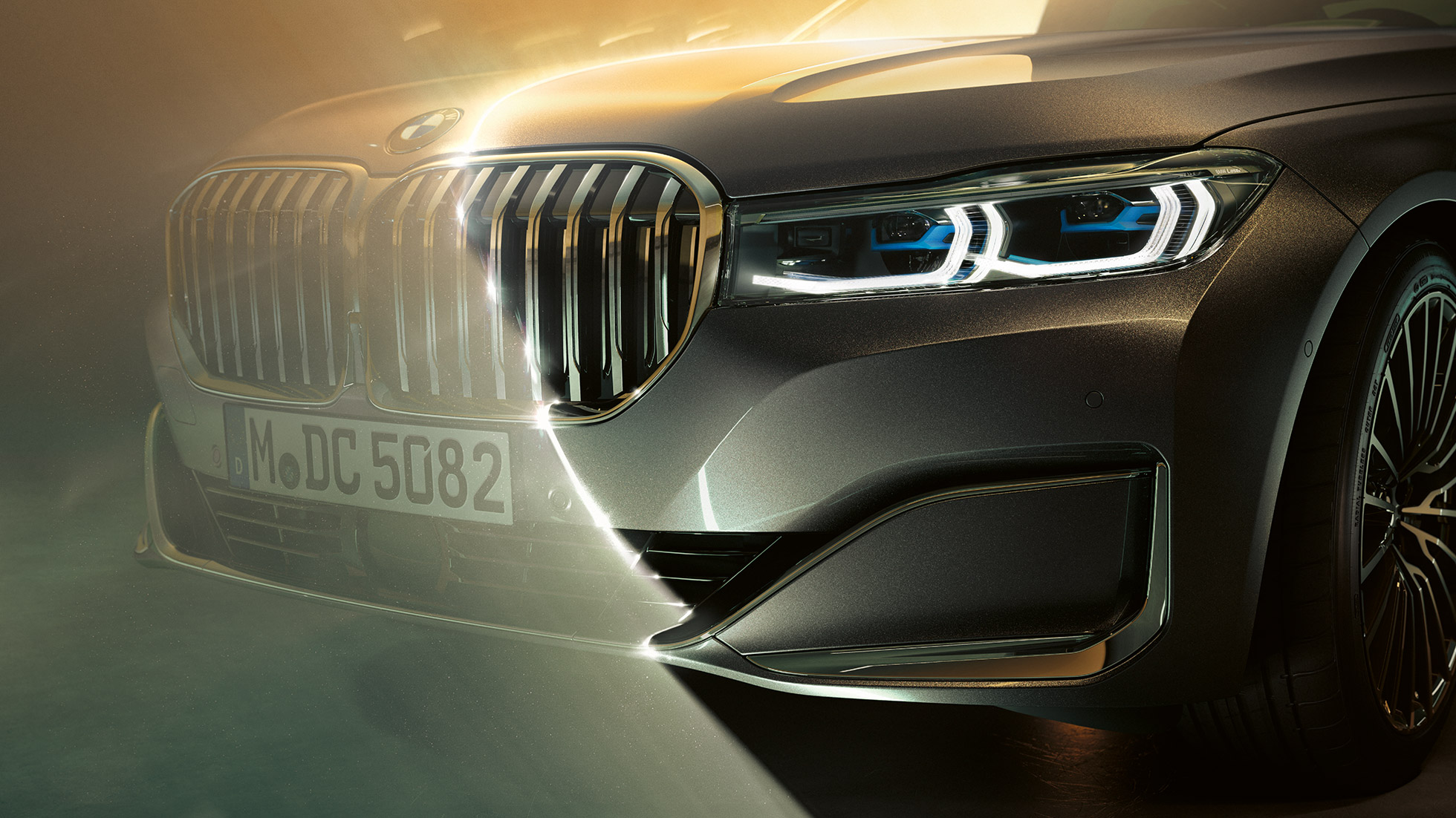 Les naseaux et le BMW Laserlight de la BMW Série 7 G11 BMW Série 7 Berline : vue en gros plan de la partie avant avec les naseaux surdimensionnés et le BMW Laserlight G11