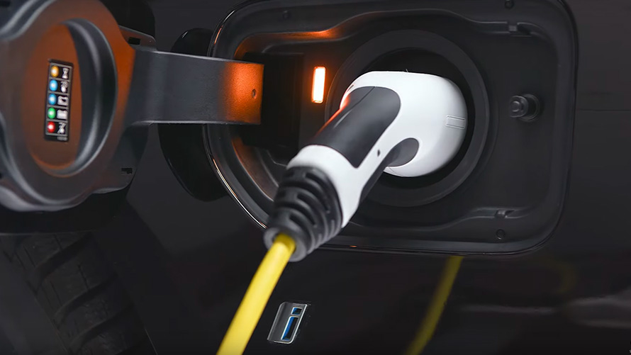 BMW Plug-in Hybrid avec câble de recharge BMW Plug-in Hybrid avec câble de recharge