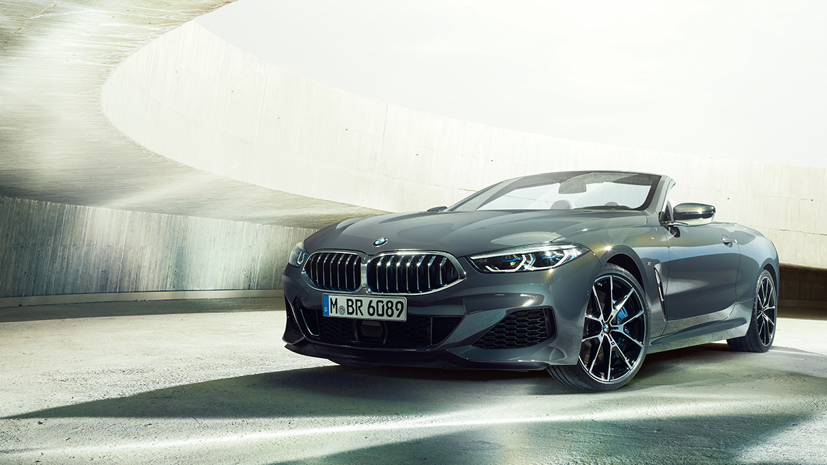 BMW M850i xDrive Dravitgrau metallic, vue de trois quarts avant droite. BMW M850i xDrive Dravitgrau metallic, vue de trois quarts avant droite.