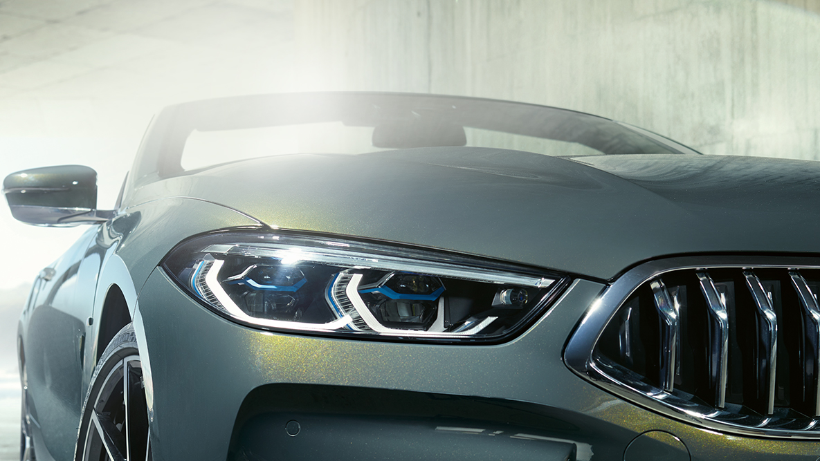 BMW M850i xDrive Dravitgrau metallic, avant avec BMW Laserlight gauche. BMW M850i xDrive Dravitgrau metallic, avant avec BMW Laserlight gauche.