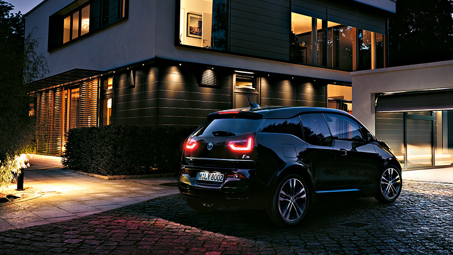Sécurité à distance I01. Gérez la fermeture, l'ouverture, les phares de votre BMW i3 à distance I01.