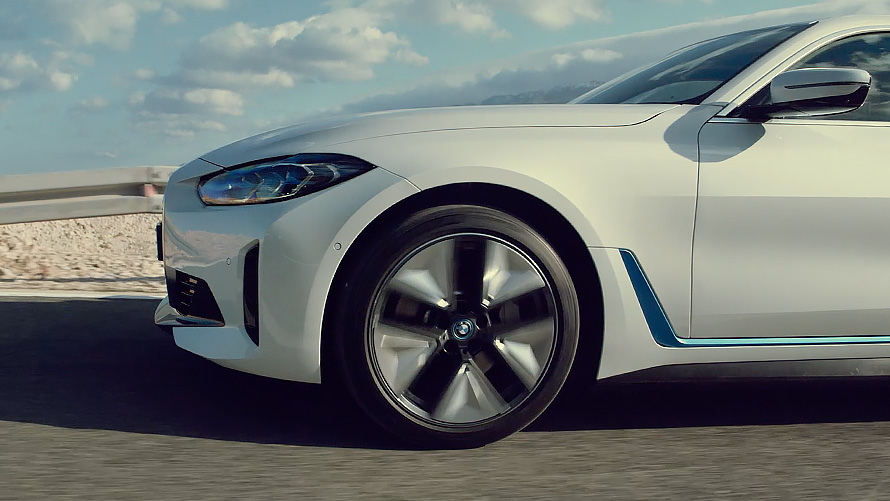 Les performances et l'accélération de la BMW i4 M50 tout électrique dans la vidéo G26 2021 Les performances et l'accélération de la BMW i4 M50 tout électrique dans la vidéo G26 2021