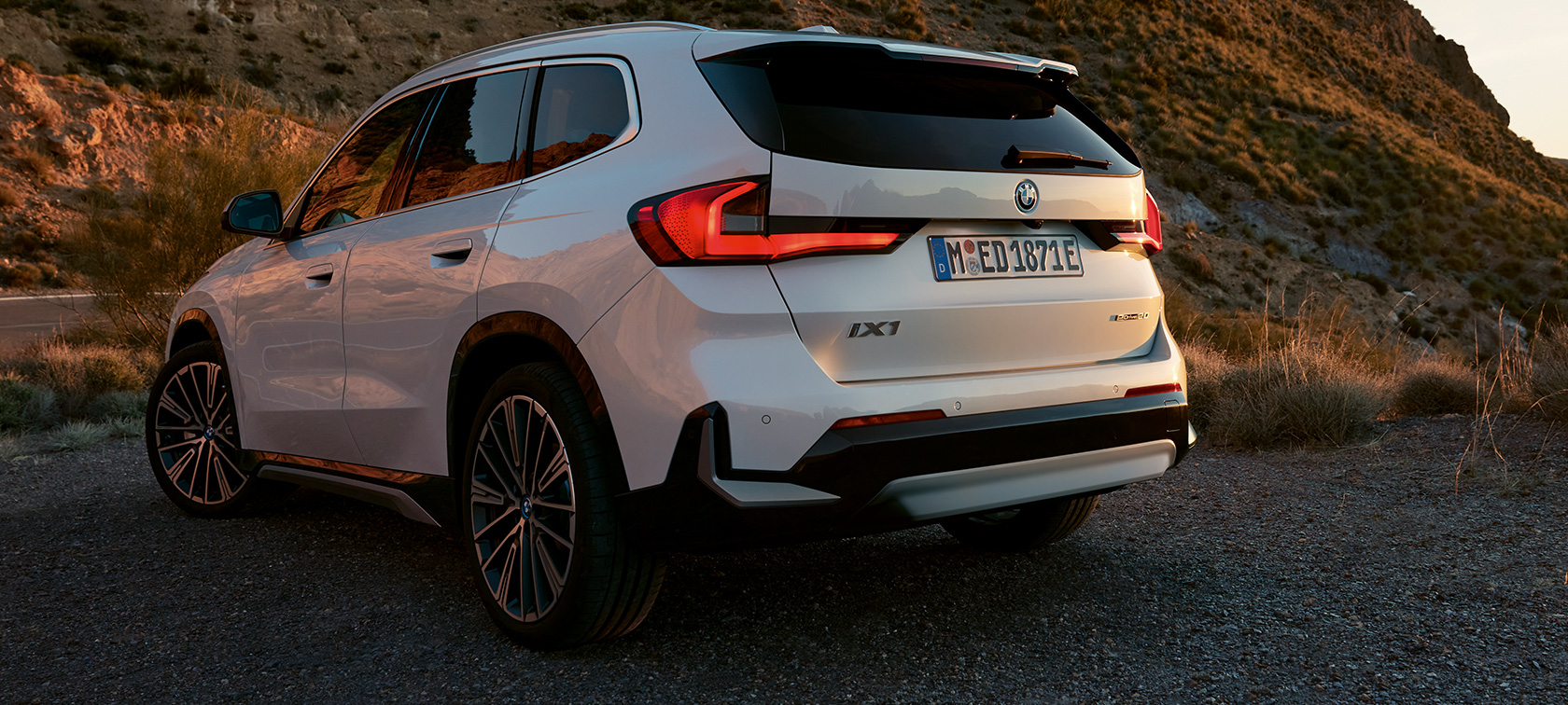 BMW iX1 U11 BEV Compartiment à bagages, attelage de remorque vidéo BMW iX1 U11 BEV Compartiment à bagages, attelage de remorque vidéo avantages et aperçu