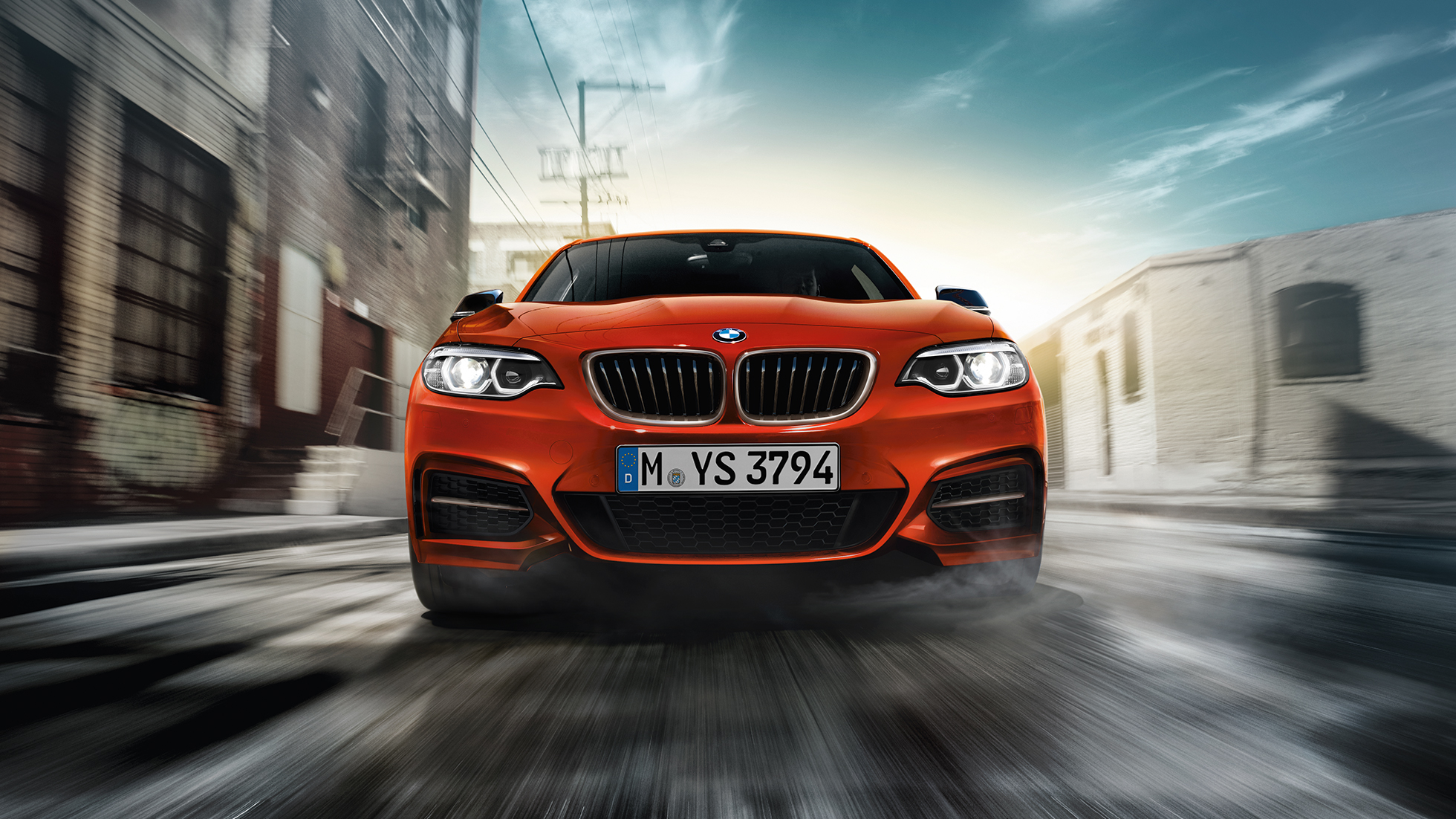 Design avant de la BMW M240i Coupé F22 Vue avant de la BMW M240i Coupé F22 2017 Sunset Orange metallic
