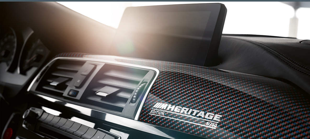 BMW M4 Coupé, M Heritage Edition, poste de conduite BMW M4 Coupé, M Heritage Edition, édition spéciale, poste de conduite