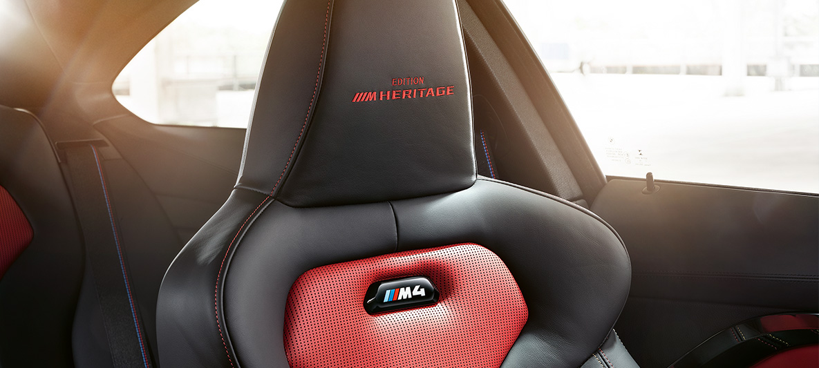 BMW M4 Coupé, M Heritage Edition, Logo M BMW M4 Coupé, M Heritage Edition, édition spéciale, Logo M