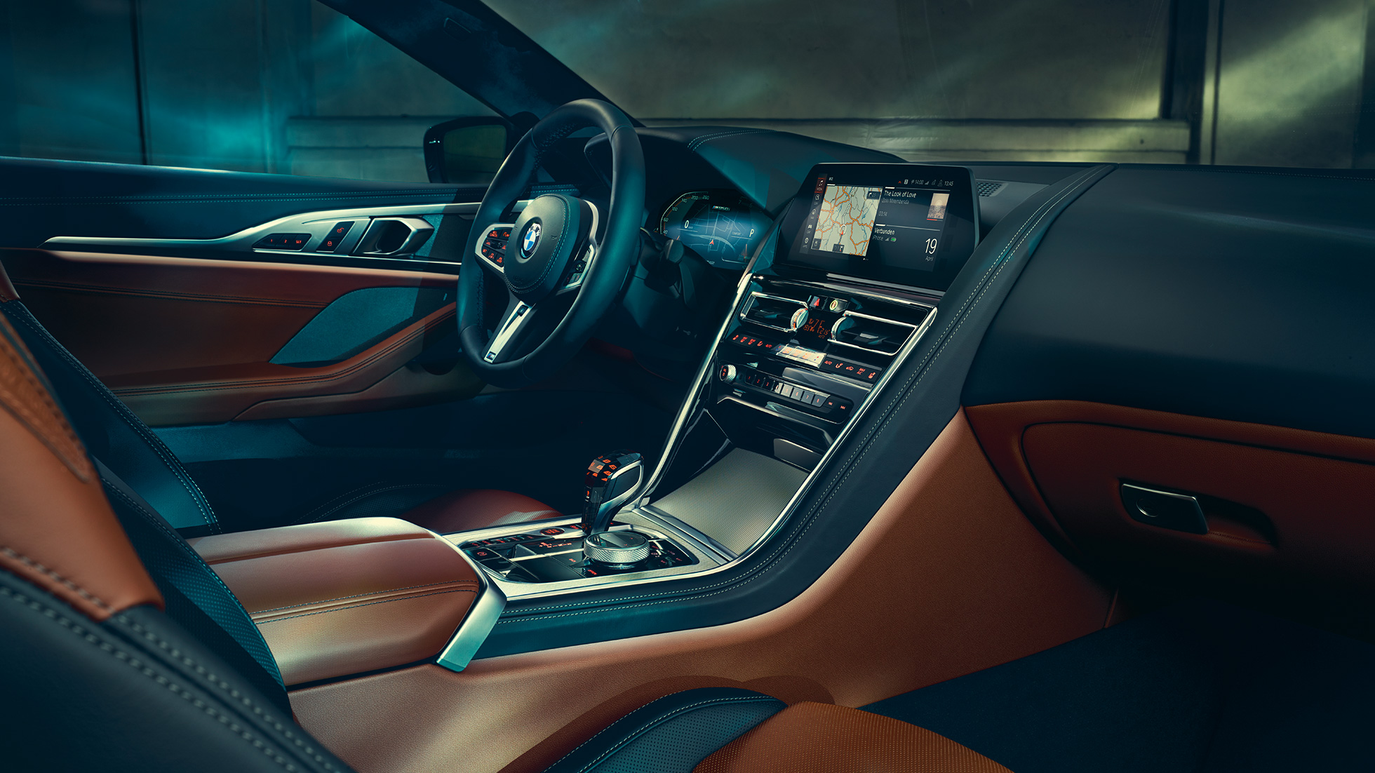 BMW M850i xDrive, poste de conduite G15. BMW M850i xDrive Coupé, poste de conduite avec BMW Live Cockpit Professional et volant M en cuir G15.