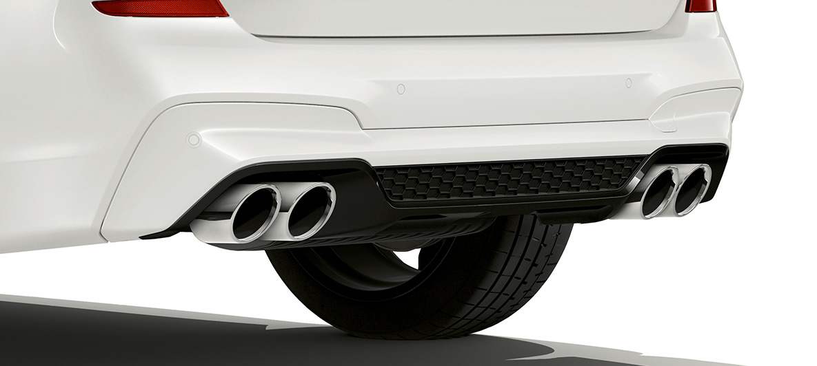 BMW X3 M, embouts d'échappement chromés Extérieur de la BMW X3 M en Alpinweiß, poupe avec embouts d'échappement chromés