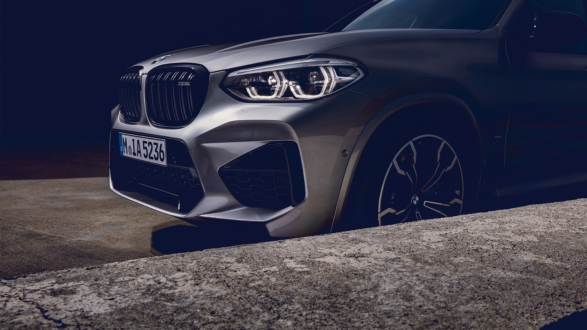 BMW X3 M Competition SUV, vue de profil avant F97 Extérieur de la BMW X3 M Competition SUV en Donington Grau metallic, vue de profil avant F97