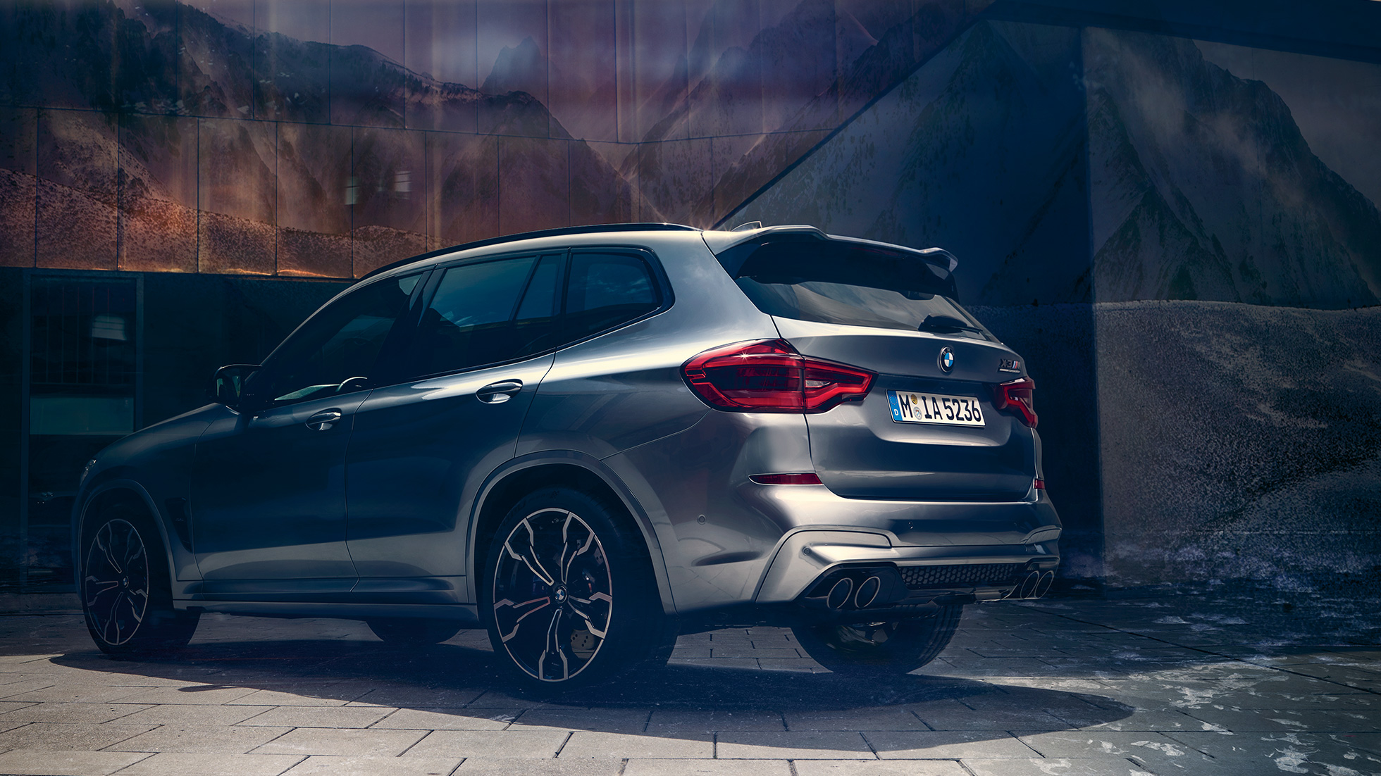 BMW X3 M Competition SUV, vue de profil arrière F97 Extérieur de la BMW X3 M Competition SUV en Donington Grau metallic, vue de profil arrière F97