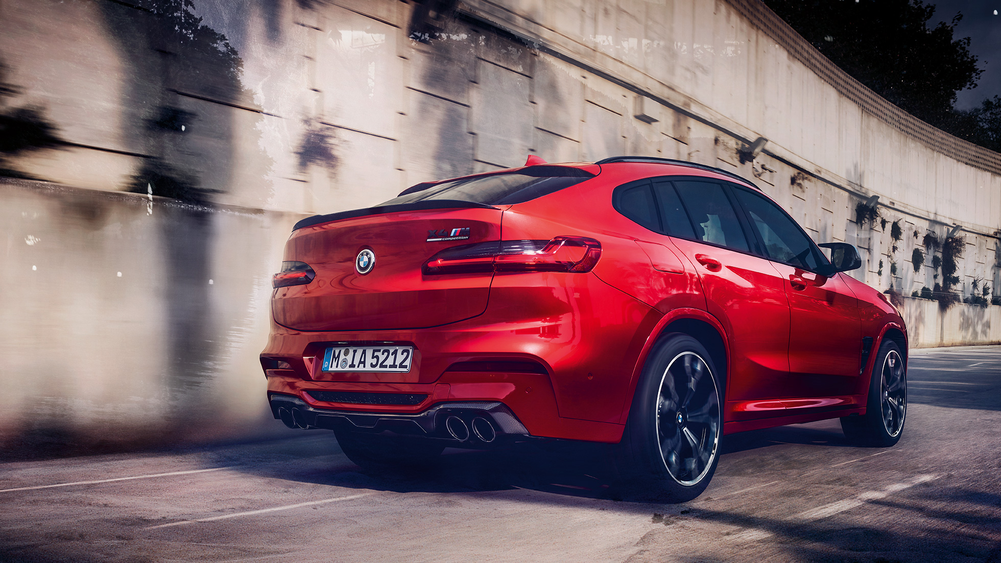 BMW X4 M Competition, coques des rétroviseurs en carbone F98. Extérieur de la BMW X4 M Competition en Toronto Rot metallic, pack extérieur M Carbon, coques des rétroviseurs en carbone F98.