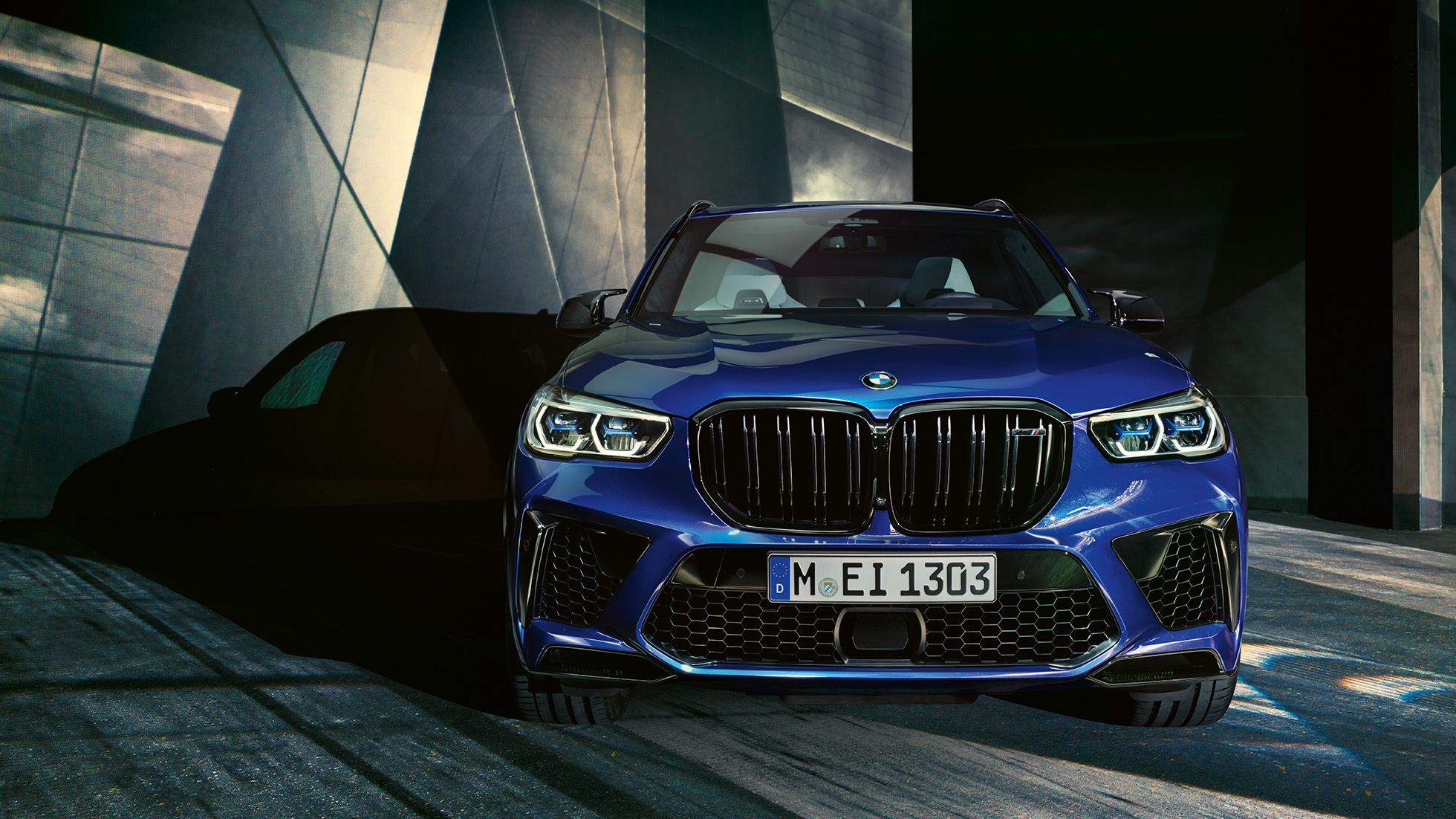 Design extérieur BMW X5 M Competition F95 Design extérieur de la BMW X5 M Competition F95 2020 en Marina Bay Blau metallic, vue de face